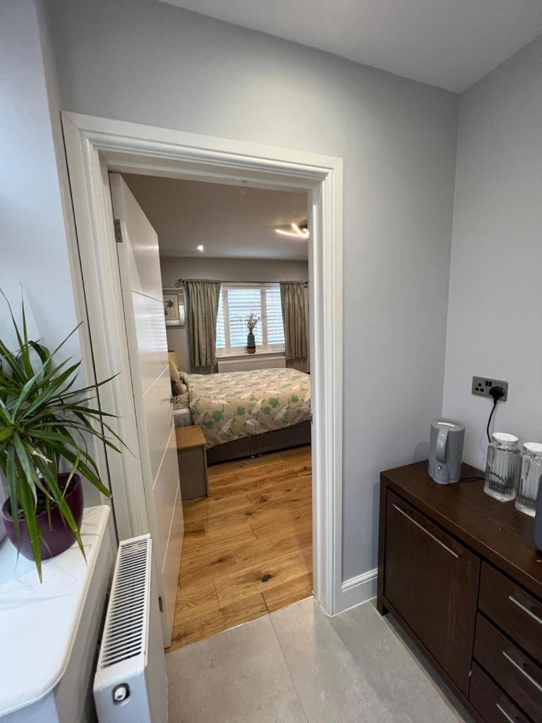 En-Suite Double Room - Private Entrance & Free Parking West Drayton  Esterno foto